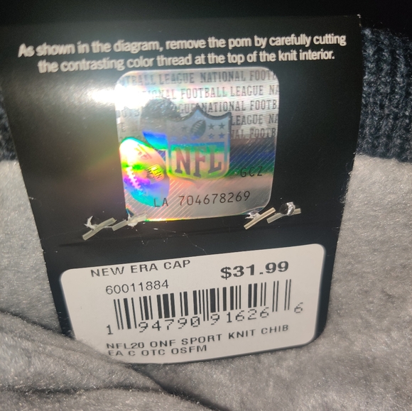 Chicago Bears Hat with Pom Pom - Picture 4 of 4